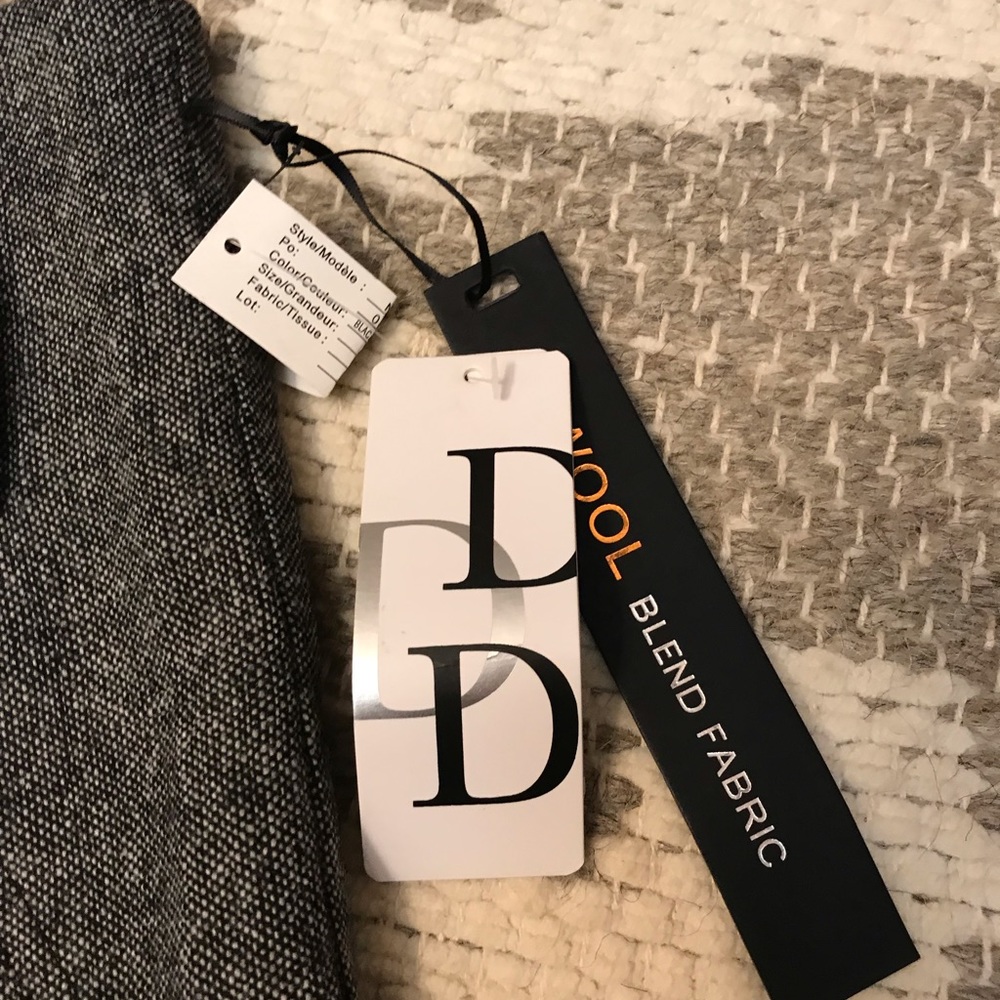 Sharp looking pencil skirt size 8 - Picture 3 of 4